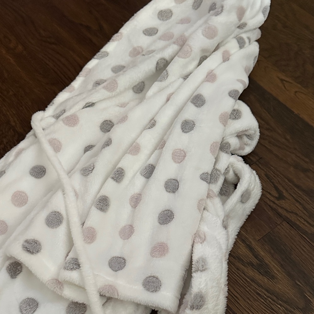 Jasmine White Polka Dot Robe